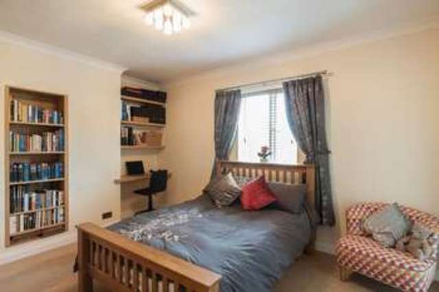 Image of 1 bedroom Flat for sale in Queens Road Teddington TW11 at Queens Road  Teddington, TW11 0LZ