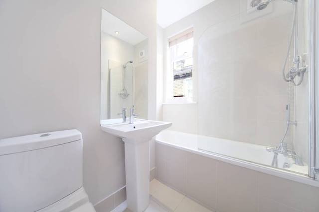  Image of 3 bedroom Flat to rent in Querrin Street London SW6 at Querrin Street  London, SW6 2SJ