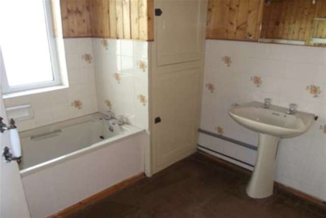  Image of 4 bedroom Detached house to rent in Warboys Road Bury Ramsey Huntingdon PE26 at Huntingdon, PE26 2NU