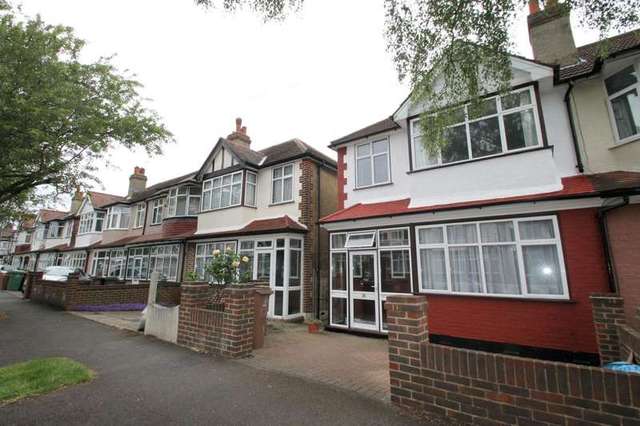  Image of 3 bedroom Detached house to rent in Ranfurly Road Sutton SM1 at Sutton, SM1 3JB