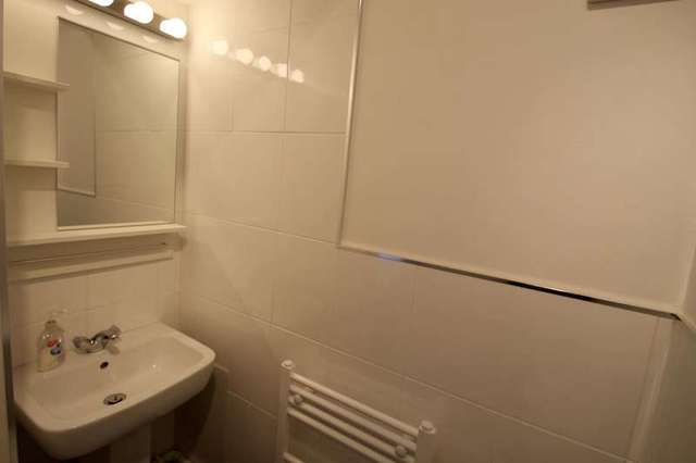  Image of 3 bedroom Detached house to rent in Ranfurly Road Sutton SM1 at Sutton, SM1 3JB