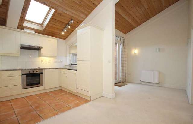  Image of 2 bedroom Flat to rent in Reading Road Henley-on-Thames RG9 at Henley-On-Thames, RG9 1AG