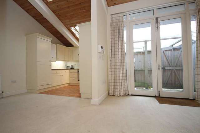  Image of 2 bedroom Flat to rent in Reading Road Henley-on-Thames RG9 at Henley-On-Thames, RG9 1AG