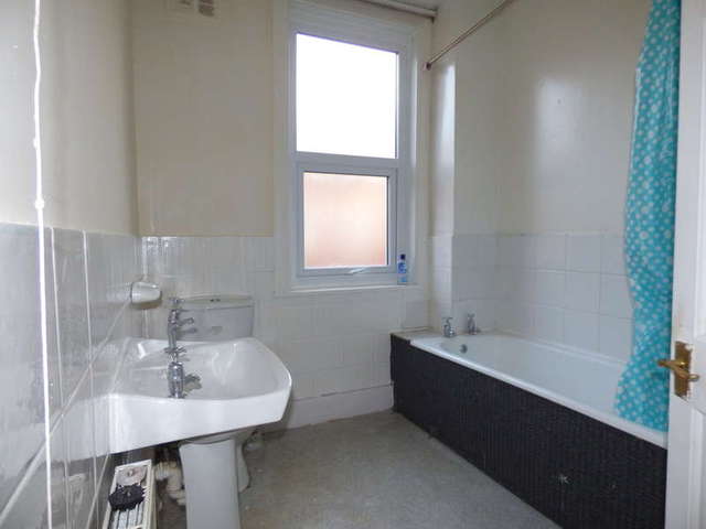  Image of 2 bedroom Terraced house to rent in Recreation Terrace Leeds LS11 at Holbeck Leeds West Yorkshire, LS11 0AW