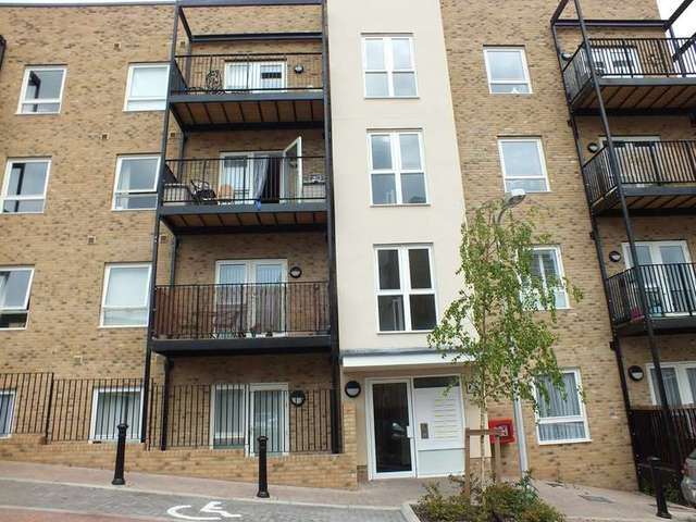  Image of 1 bedroom Flat to rent in Deveron Drive Tilehurst Reading RG30 at Deveron Drive Reading, Tilehurst Berkshire, RG30 4ET