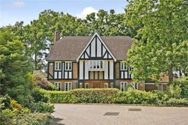  Image of 6 bedroom Detached house for sale in Redwing Gardens West Byfleet KT14 at West Byfleet Surrey West Byfleet, KT14 6QJ