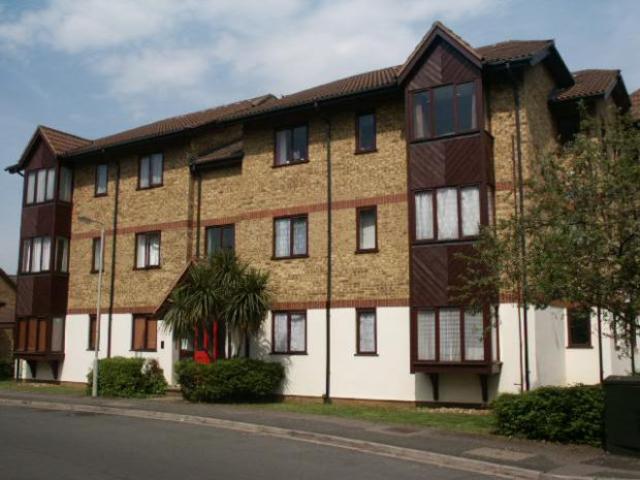  Image of 2 bedroom Flat to rent in Redwood Grove Bedford MK42 at Bedford Bedfordshire Bedfordshire, MK42 9NN