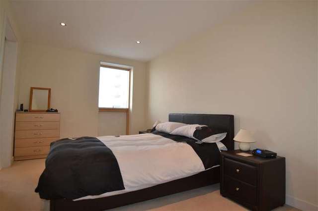  Image of 1 bedroom Apartment to rent in Durnsford Road London SW19 at Haydons Road, SW19 8GU