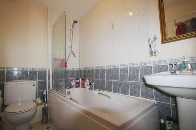  Image of 2 bedroom Apartment to rent in Sopwith Way Kingston upon Thames KT2 at Sopwith Way  London, KT2 5AG