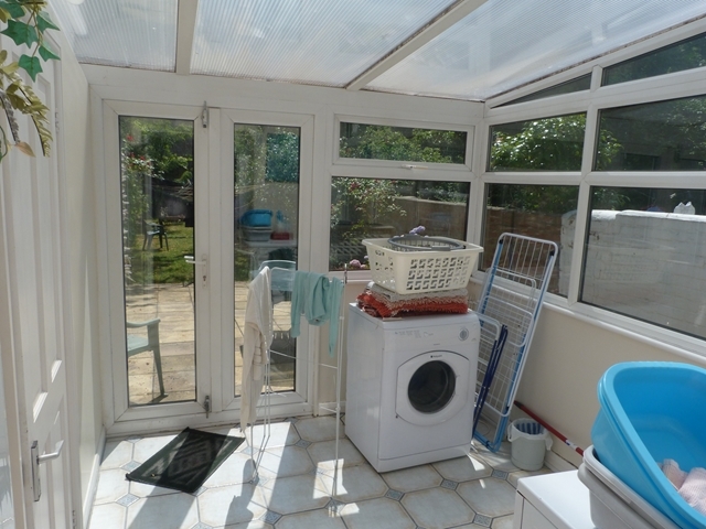 Image of 5 bedroom House Share to rent in Cavendish Road Colliers Wood London SW19 at Cavendish road  Colliers Wood, SW19 2EU