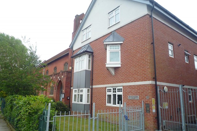  Image of 2 bedroom Flat to rent in Stubbington Avenue Portsmouth PO2 at Stubbington Avenue  Portsmouth, PO2 0JG