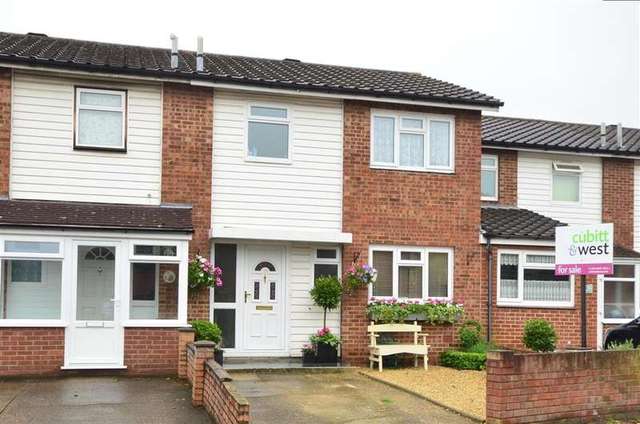  Image of 3 bedroom Terraced house for sale in Richmond Green Beddington Croydon CR0 at Beddington Surrey Croydon, CR0 4SA