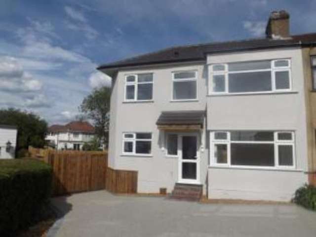  Image of 4 bedroom Detached house for sale in Gelsthorpe Road Collier Row Romford RM5 at Romford  Collier Row, RM5 2LX