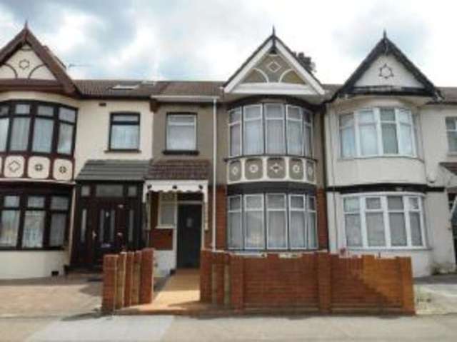  Image of 3 bedroom Terraced house for sale in Rowden Park Gardens London E4 at Chingford  Highams Park, E4 9AH
