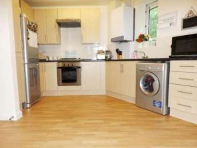  Image of 2 bedroom Flat for sale in Queen Marys Avenue Watford WD18 at Queen Marys Avenue Watford Watford, WD18 7JN