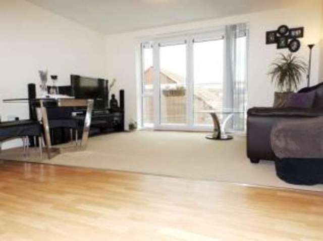  Image of 2 bedroom Flat for sale in Queen Marys Avenue Watford WD18 at Queen Marys Avenue Watford Watford, WD18 7JN