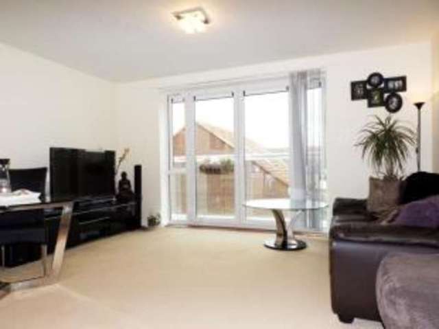  Image of 2 bedroom Flat for sale in Queen Marys Avenue Watford WD18 at Queen Marys Avenue Watford Watford, WD18 7JN