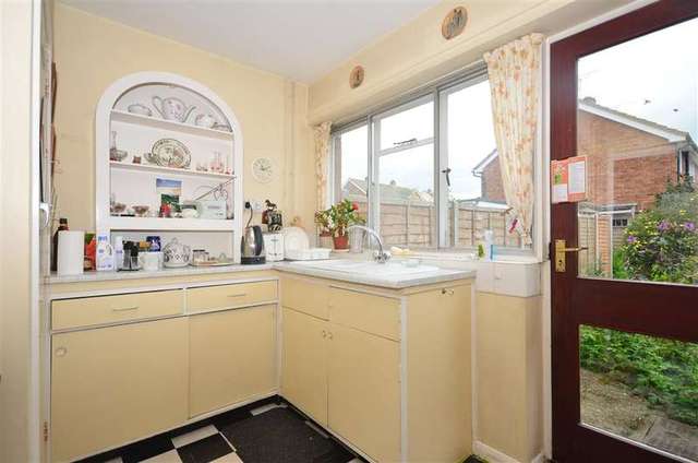  Image of 3 bedroom Terraced house for sale in Rylands Road Kennington Ashford TN24 at Kennington Ashford Ashford, TN24 9LJ