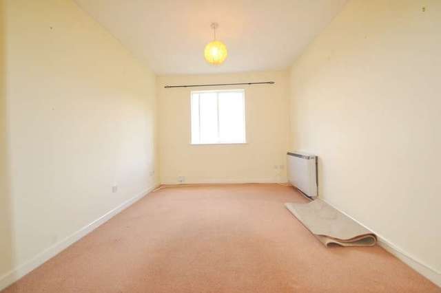  Image of 1 bedroom Flat to rent in Sarum Close Salisbury SP2 at Salisbury, SP2 7LF