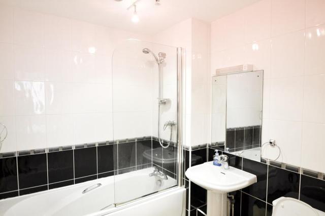  Image of 1 bedroom Flat to rent in Gas Street Birmingham B1 at Birmingham, B1 2JX