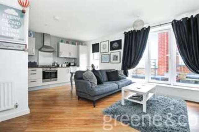  Image of 1 bedroom Flat for sale in Glengall Road London NW6 at 36 Glengall Road London Brondesbury Park, NW6 7GF