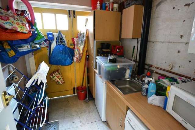  Image of 3 bedroom Semi-Detached house to rent in Selly Oak Road Bournville Birmingham B30 at Selly Oak Road Bournville Birmingham, B30 1LR