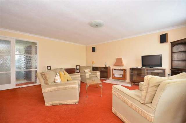  Image of 2 bedroom Bungalow for sale in Selsey Close Hayling Island PO11 at Hayling Island Hampshire Hayling Island, PO11 9SX