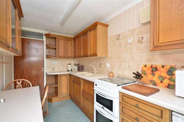  Image of 2 bedroom Bungalow for sale in Selsey Close Hayling Island PO11 at Hayling Island Hampshire Hayling Island, PO11 9SX