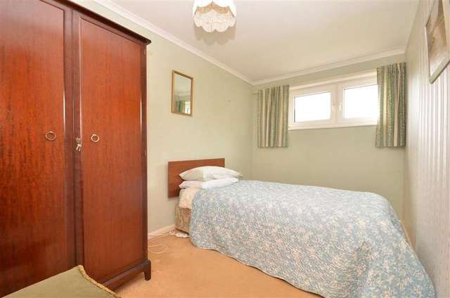  Image of 2 bedroom Bungalow for sale in Selsey Close Hayling Island PO11 at Hayling Island Hampshire Hayling Island, PO11 9SX