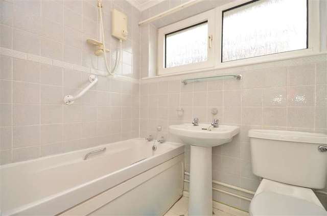  Image of 2 bedroom Bungalow for sale in Selsey Close Hayling Island PO11 at Hayling Island Hampshire Hayling Island, PO11 9SX
