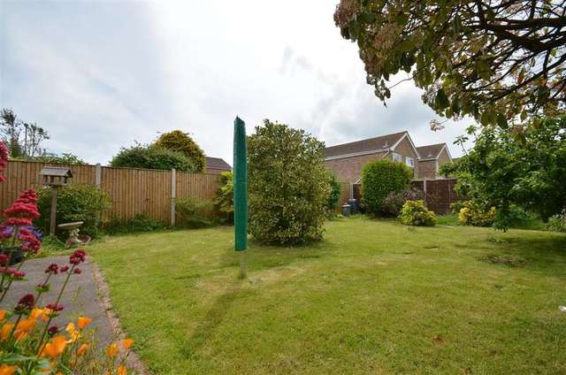  Image of 2 bedroom Bungalow for sale in Selsey Close Hayling Island PO11 at Hayling Island Hampshire Hayling Island, PO11 9SX
