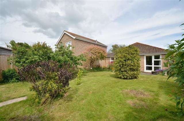  Image of 2 bedroom Bungalow for sale in Selsey Close Hayling Island PO11 at Hayling Island Hampshire Hayling Island, PO11 9SX