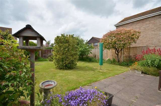  Image of 2 bedroom Bungalow for sale in Selsey Close Hayling Island PO11 at Hayling Island Hampshire Hayling Island, PO11 9SX