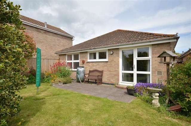  Image of 2 bedroom Bungalow for sale in Selsey Close Hayling Island PO11 at Hayling Island Hampshire Hayling Island, PO11 9SX