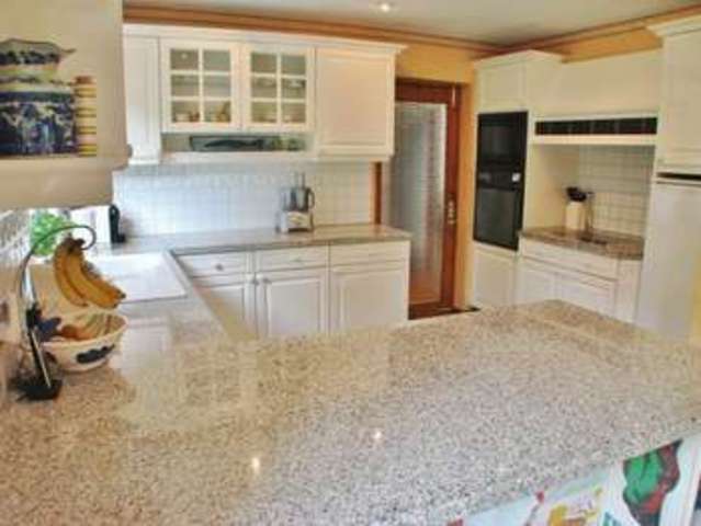  Image of 4 bedroom Detached house for sale in Shelford Road Radcliffe-on-Trent Nottingham NG12 at Shelford Road Radcliffe-On-Trent Radcliffe-On-Trent, NG12 1AU