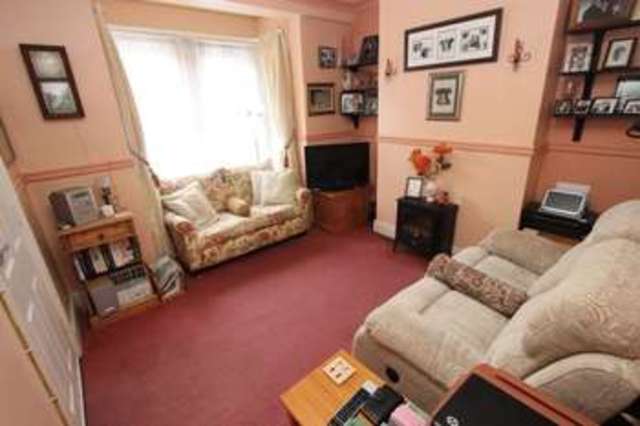  Image of 2 bedroom Flat for sale in Malmesbury Road Shirley Southampton SO15 at Malmesbury Road Shirley Southampton, SO15 5FQ