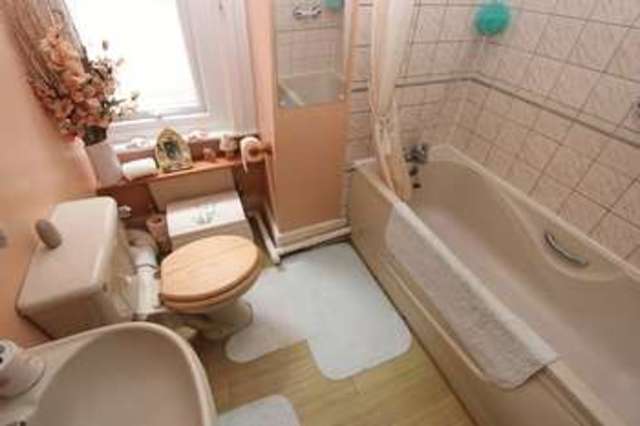  Image of 2 bedroom Flat for sale in Malmesbury Road Shirley Southampton SO15 at Malmesbury Road Shirley Southampton, SO15 5FQ