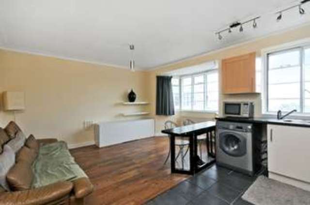  Image of 1 bedroom Flat to rent in Shoot Up Hill London NW2 at Kilburn London Fortune Green, NW2 3PH
