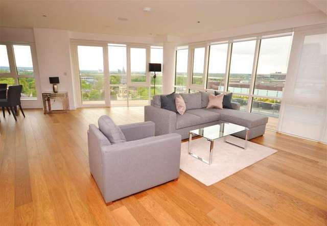  Image of 3 bedroom Property to rent in Longfield Avenue London W5 at Ealing, W5 2BJ