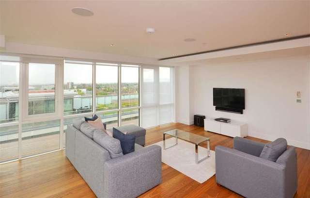  Image of 3 bedroom Property to rent in Longfield Avenue London W5 at Ealing, W5 2BJ