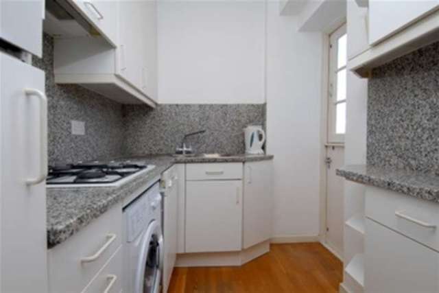  Image of 1 bedroom Flat to rent in Smith Street London SW3 at London, SW3 4EH