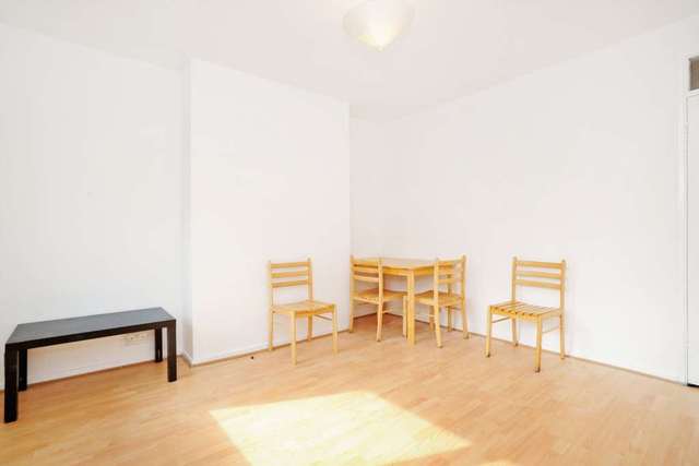  Image of 1 bedroom Flat to rent in Somerford Grove Estate London N16 at Somerford Grove Estate Stoke Newington London, N16 7TN