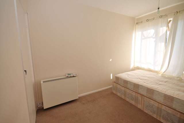  Image of 2 bedroom Flat to rent in South Bank Surbiton KT6 at South Bank  Surbiton, KT6 6DD