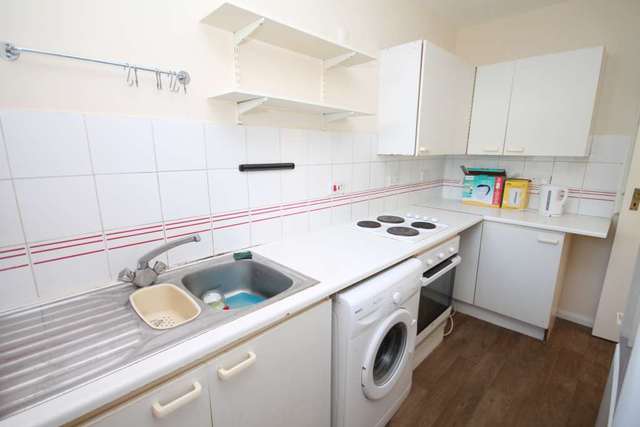  Image of 2 bedroom Flat to rent in South Bank Surbiton KT6 at South Bank  Surbiton, KT6 6DD