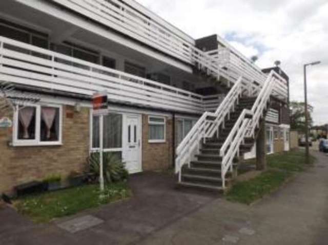  Image of 1 bedroom Flat for sale in Peartree Close South Ockendon RM15 at South Ockendon Essex South Ockendon, RM15 6PR