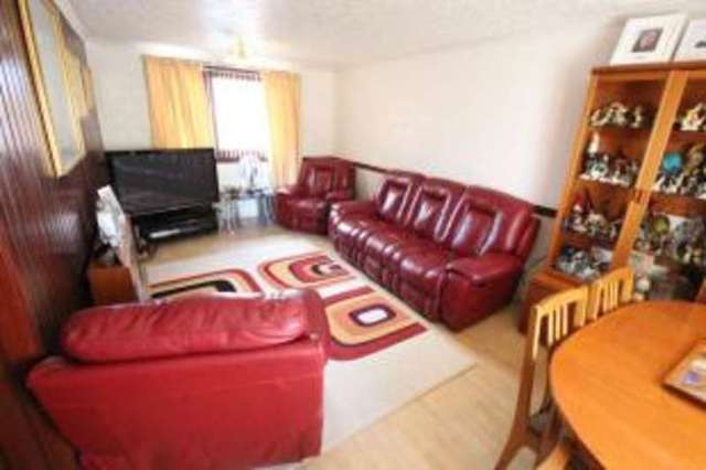  Image of 3 bedroom Terraced house for sale in South Parks Road Glenrothes KY6 at Glenrothes Fife Leslie, KY6 1AA
