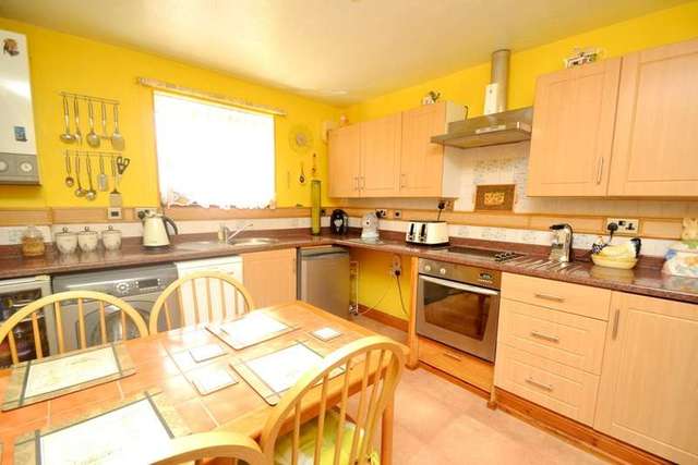  Image of 2 bedroom Flat for sale in Woodcote Road Southampton SO17 at Southampton, SO17 3TA