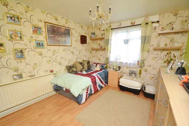  Image of 2 bedroom Flat for sale in Woodcote Road Southampton SO17 at Southampton, SO17 3TA