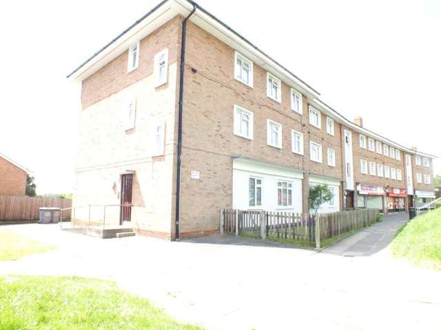  Image of 3 bedroom Flat to rent in Southcote Parade Reading RG30 at Reading Berkshire Whitley, RG30 3DT