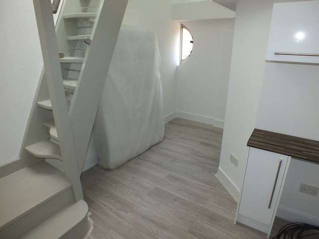  Image of 1 bedroom Flat to rent in The Dell Reading RG1 at South Street Reading Reading, RG1 4JT